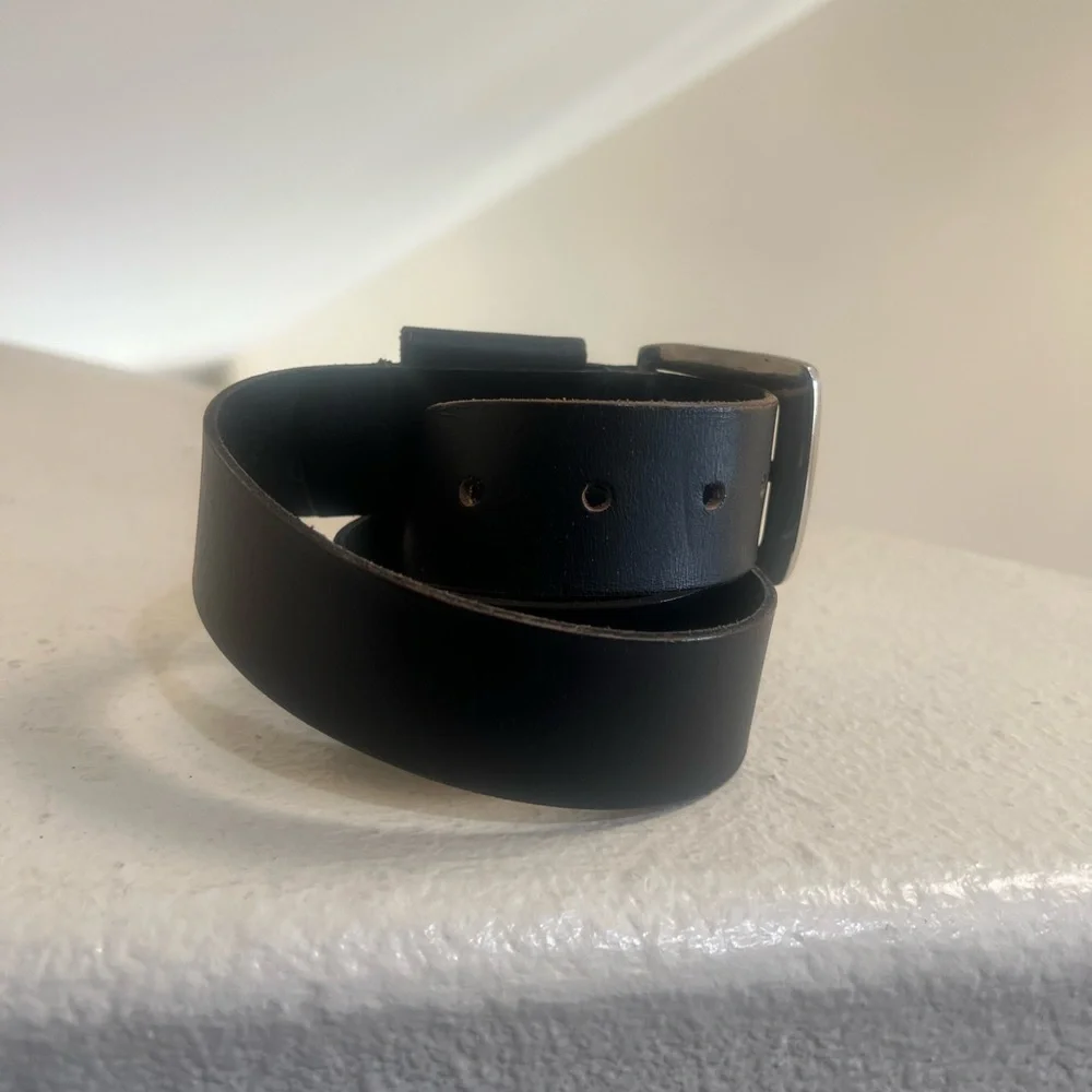 Unisex Black genuine leather  silver tone buckle distressed‎ western belt small